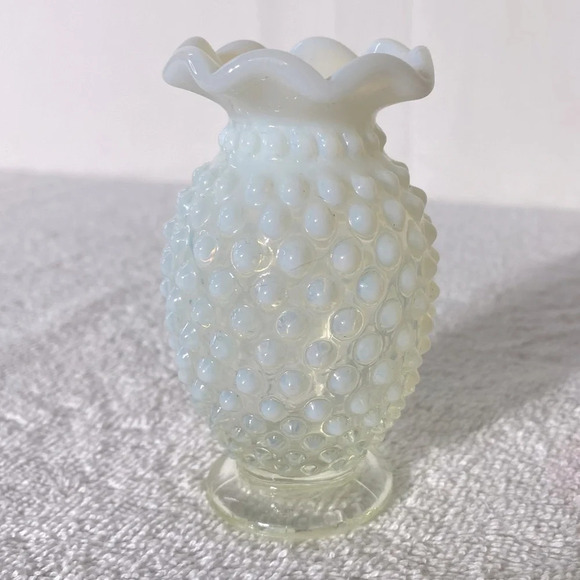 Vintage Fenton Opalescent Hobnail Glass Crimped Ruffle Edge Mini Vase - Picture 1 of 11